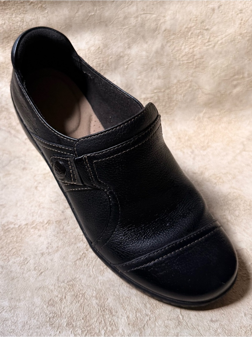 Woman Black Slip-On Leather Shoe